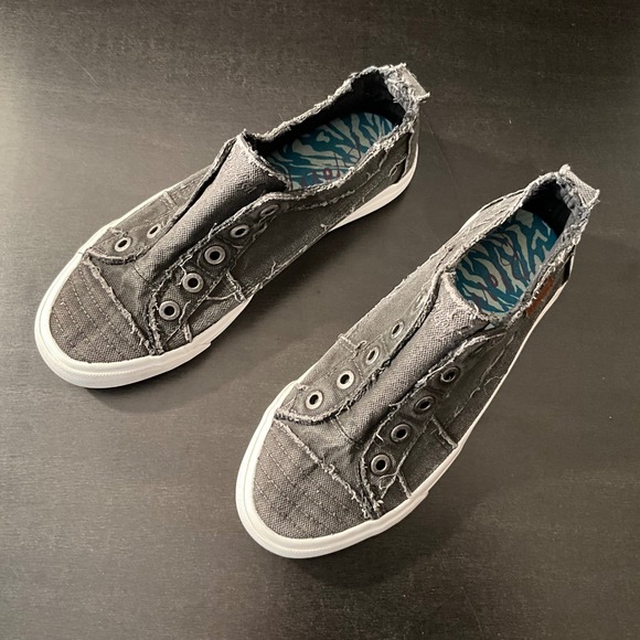 Blowfish Malibu Women's Slip On Sneakers Casual Shoes Size 9 Distressed Gray - Picture 1 of 6